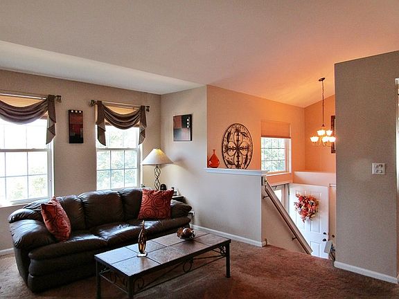 2nd image of 401 E Victoria Cir