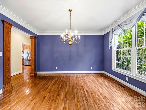 5th image of 250 Midland Dr
