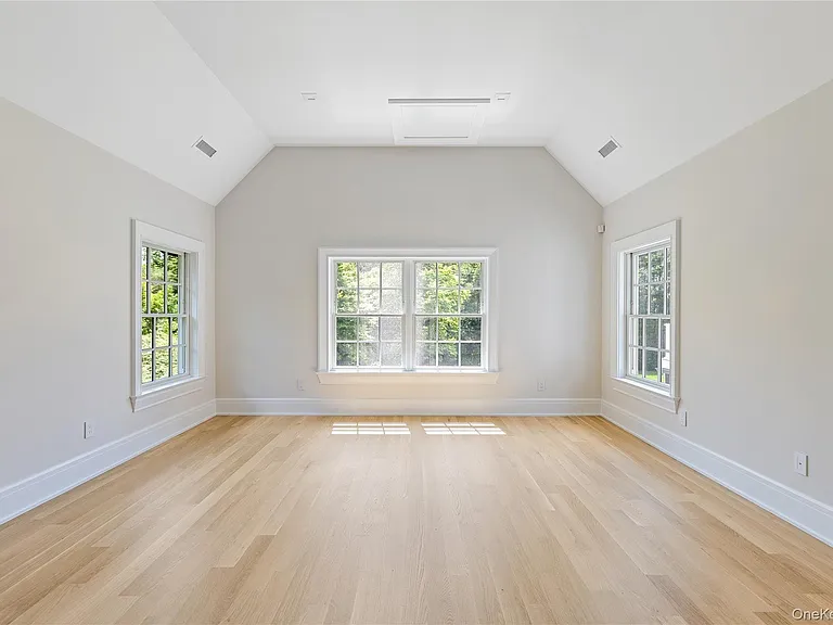 42 Mamaroneck Rd — Photo 32