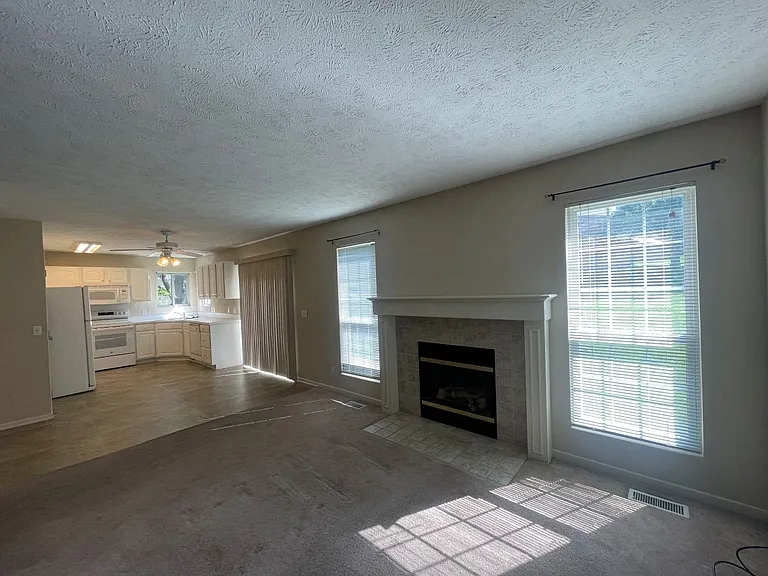 11709 S 27th St — Photo 14