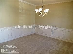 4th image of 876 Westmoreland Ln