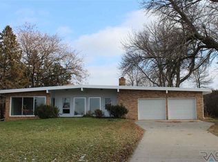 1120 Territorial Rd, Madison, SD 57042