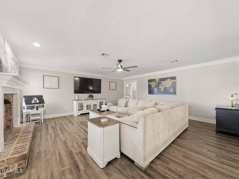 304 Renwood Cir — Photo 9