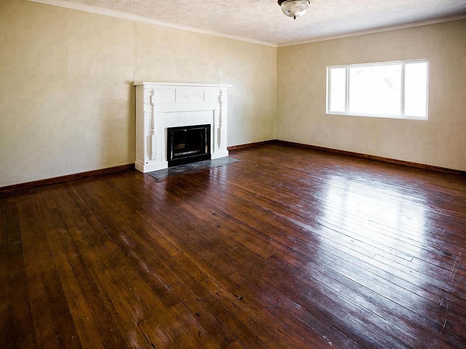Large downstairs living room
