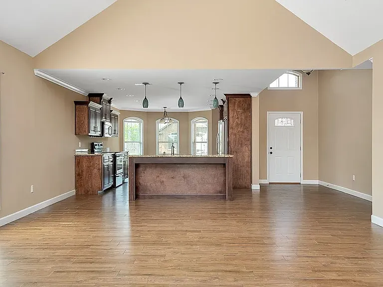 100 Kamarie Ln — Photo 4