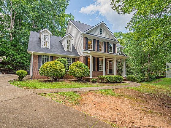 4th image of 125 Lake Laurel Dr
