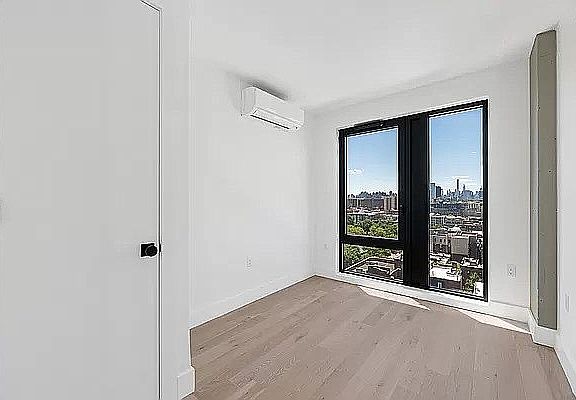 4th image of 60 W 125th St #805