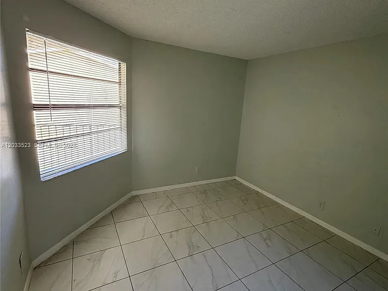 4016 Lakeside Dr #4016 — Photo 8