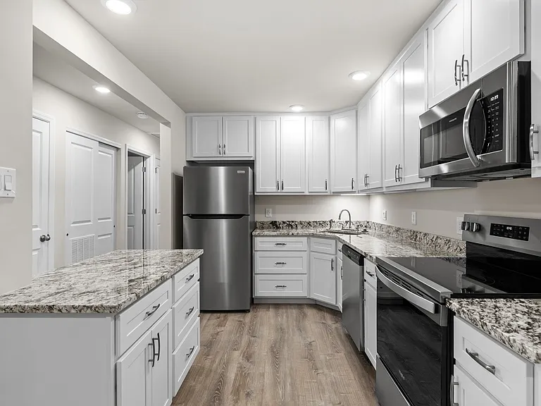 Sherman Square Apartments — Photo 43