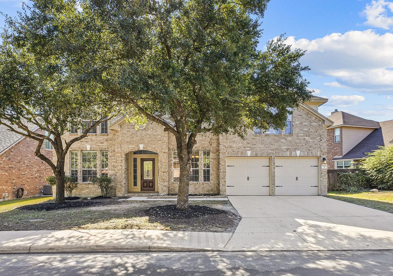 Spacious 4 BR/2.5 bath home zoned for Pieper HS! — Photo 1
