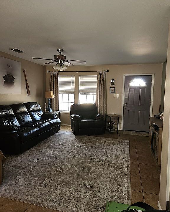 1st image of 111 Bayleaf Ln
