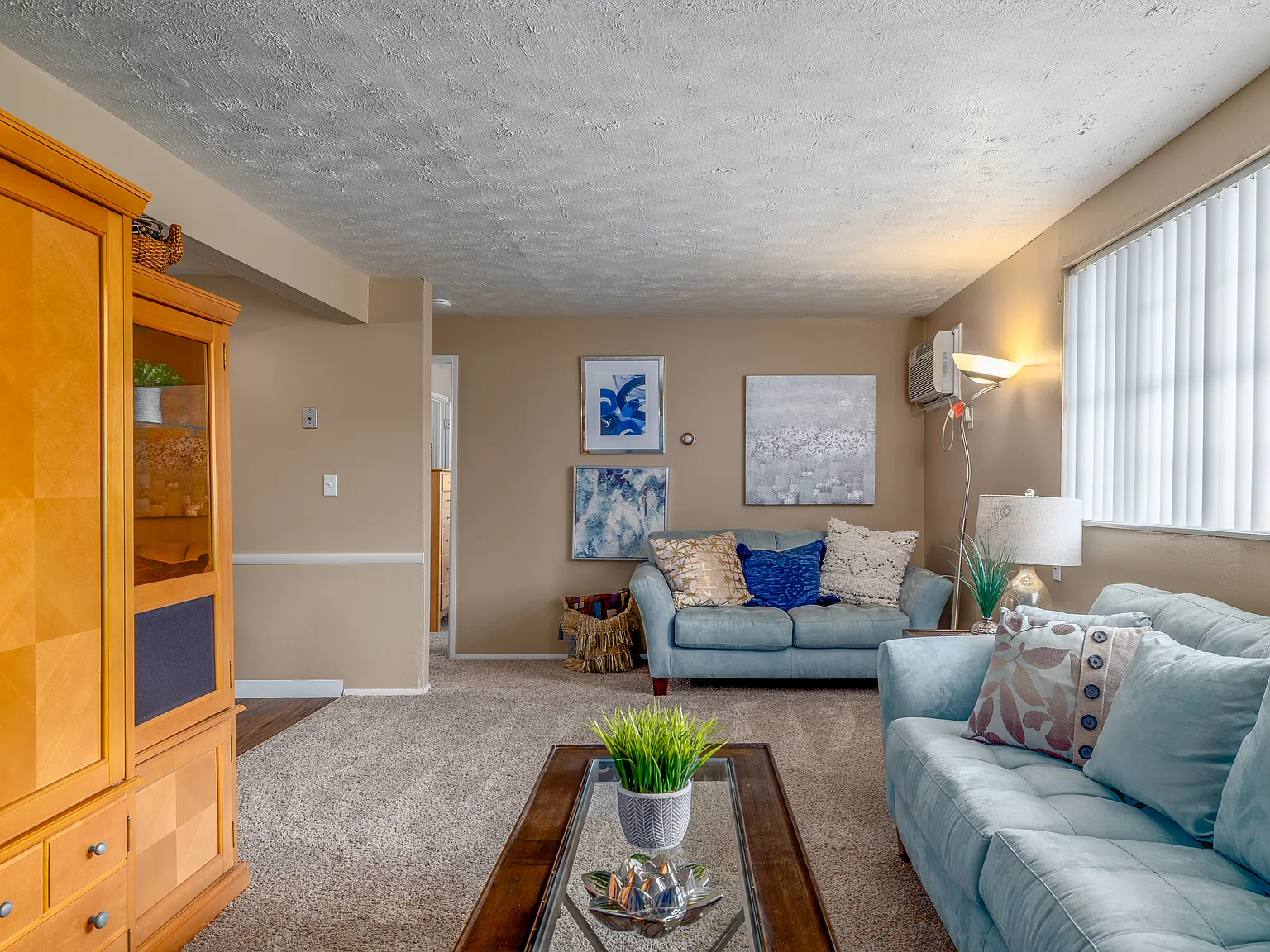 Four Seasons Apartments & Townhomes — Photo 3