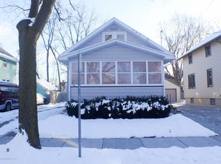 916 Clyde St, Lansing, MI 48915