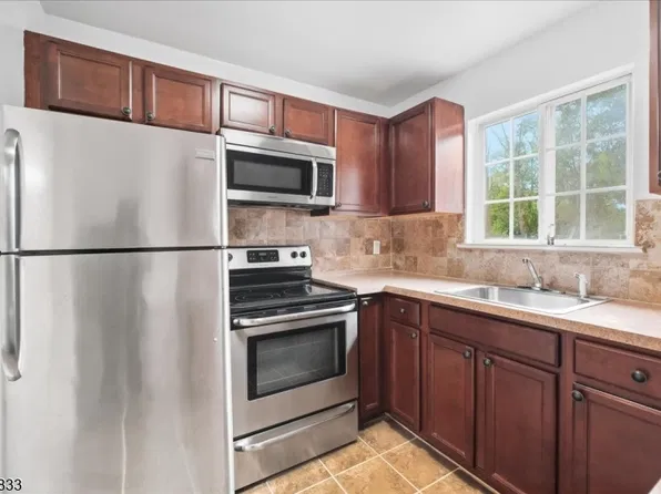 3 Swartswood Rd, Newton, NJ