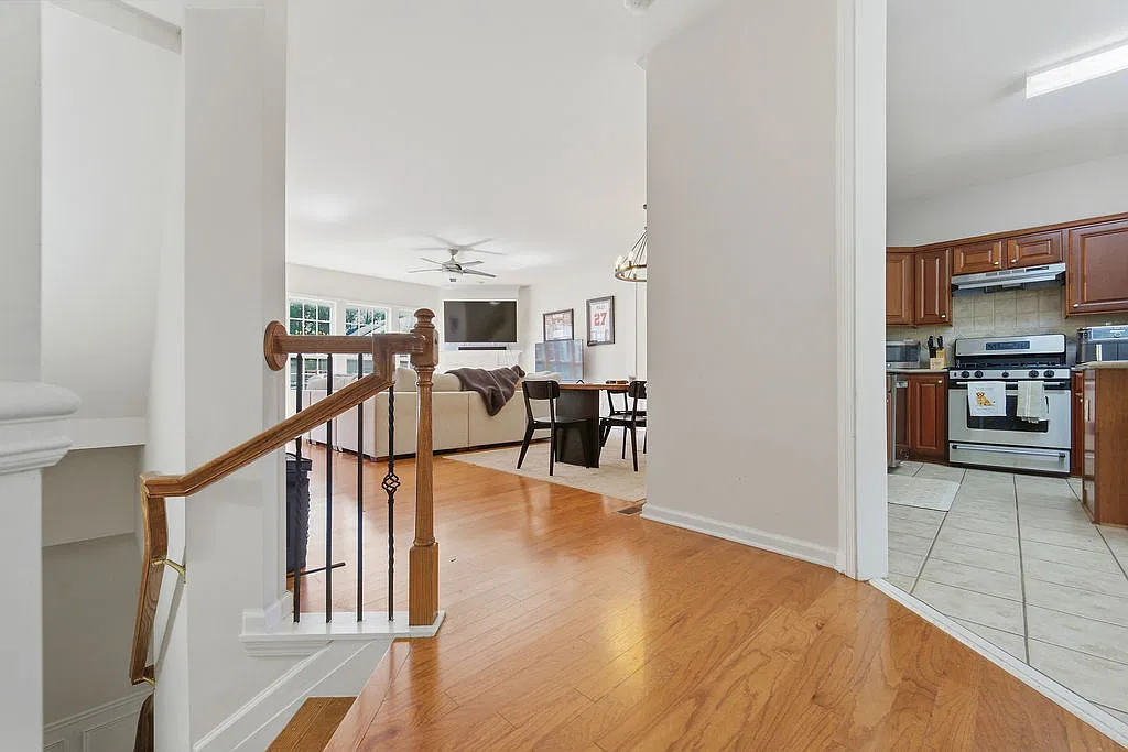 2428 Bridlewood Dr SE — Photo 4