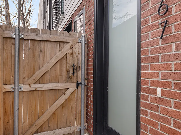1467 N Locust St — Photo 21