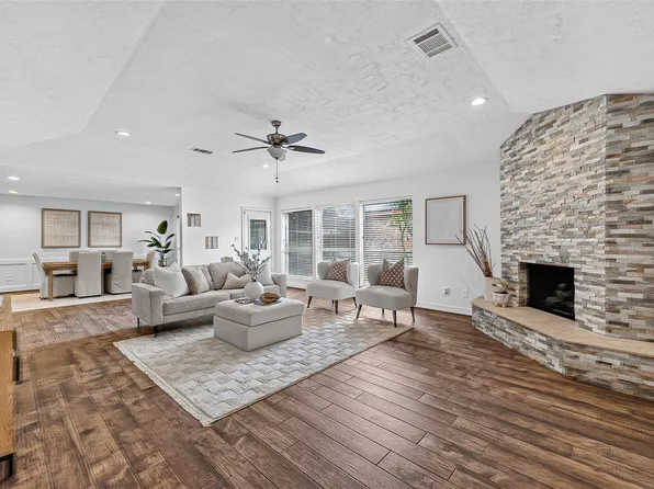 14222 Stokesmount Dr, Houston, TX 77077