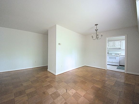 4th image of 10625 Montrose Ave #M3a