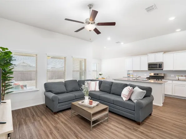 312 Saguaro Dr, Haslet, TX 76052