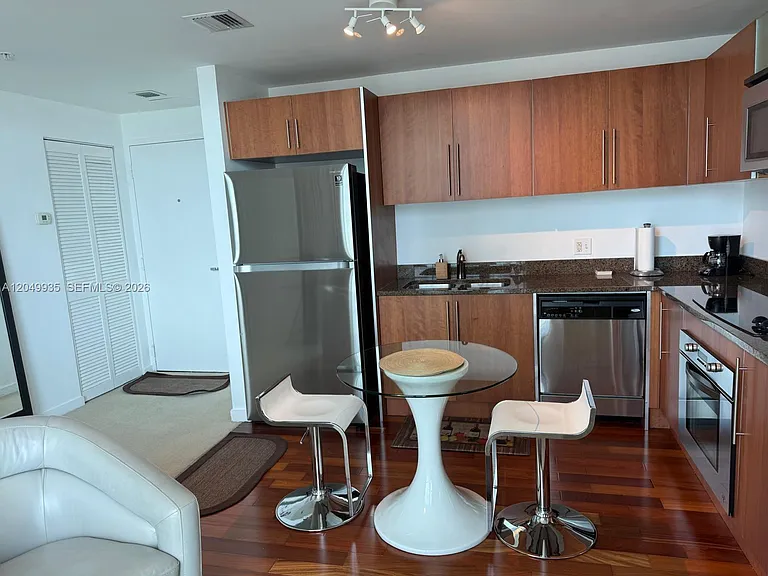 300 S Biscayne Blvd #T-3703 — Photo 2