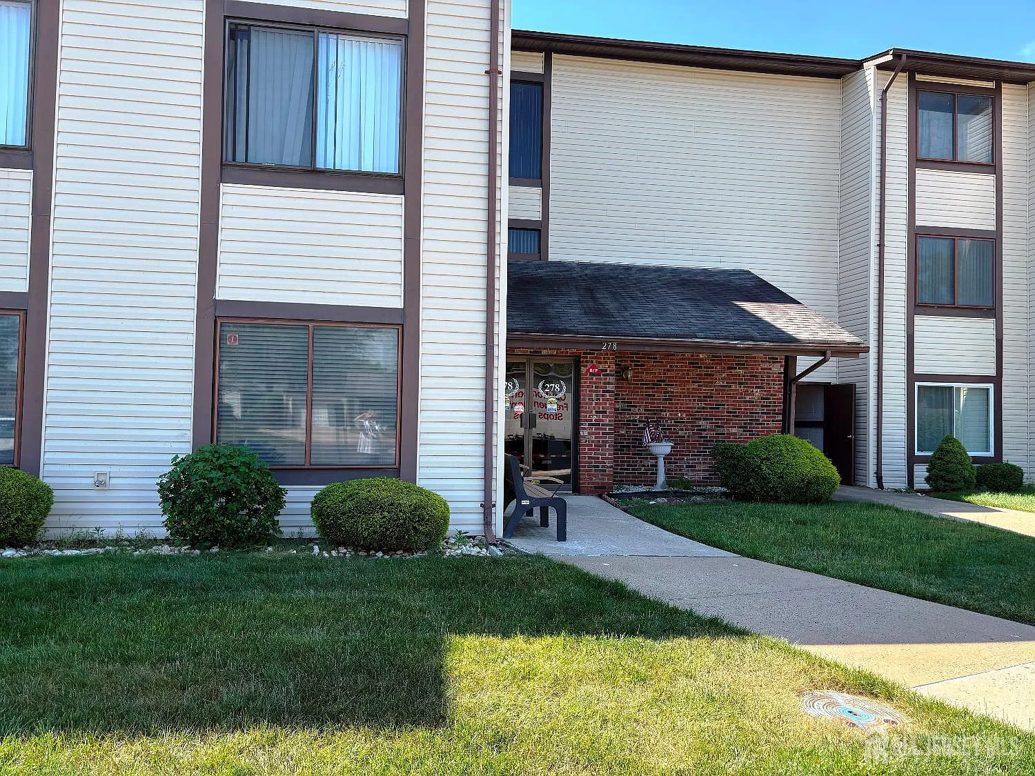 2 bed, 2.0 bath, $1,900 — Photo 3