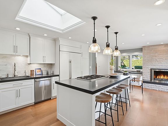 Gourmet kitchen