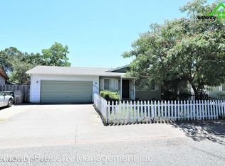 2477 Corona St, Redding, CA 96002