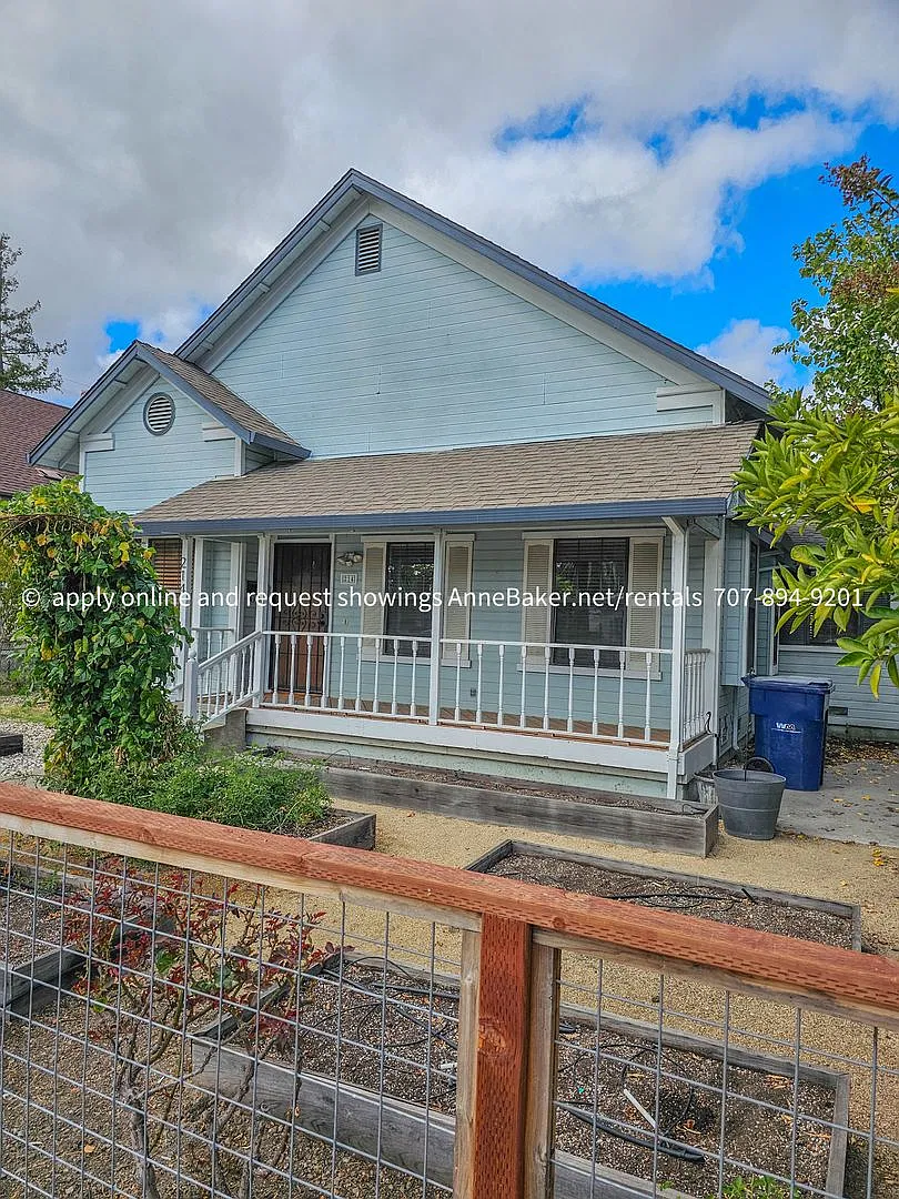 Craftsman 4BR/2BA in Downtown Cloverdale with Detached Office — Photo 2