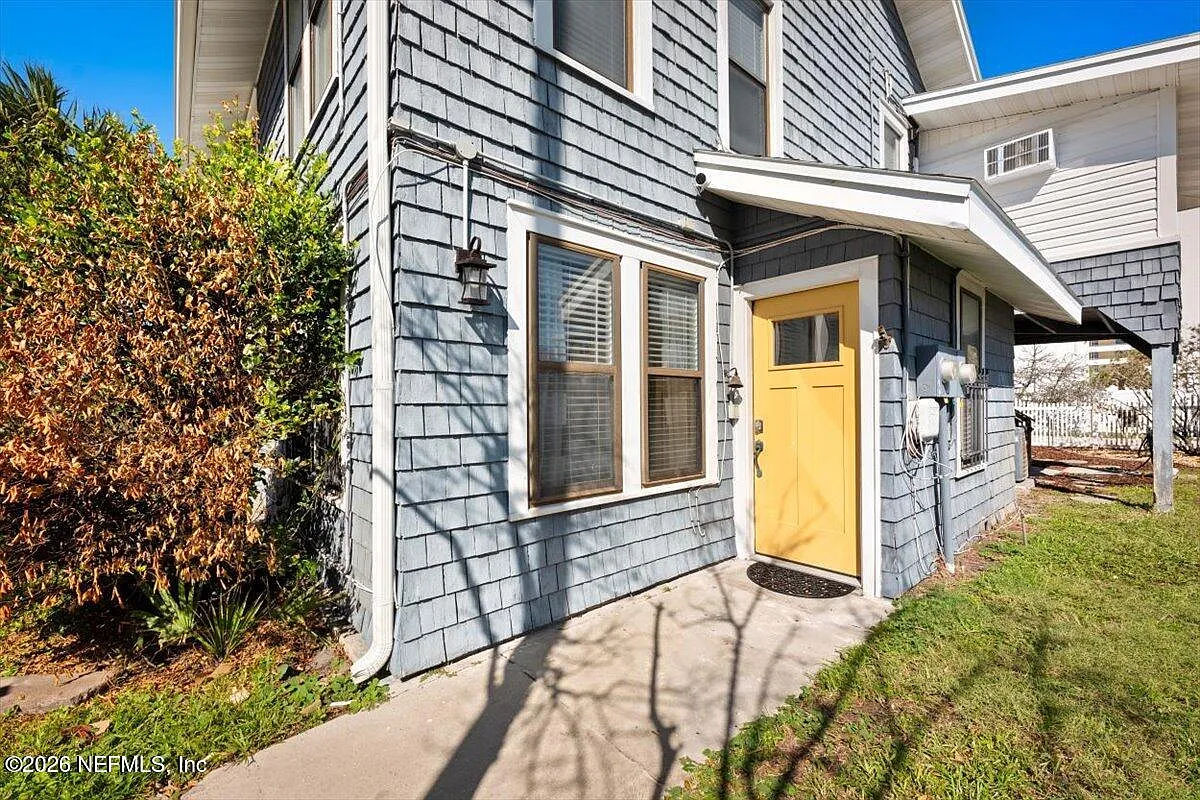 3 bed, 2.0 bath, 2256 sqft, $6,200 — Photo 3