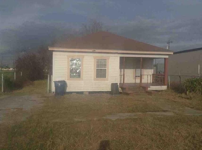 1st image of 1118 N Avenue C