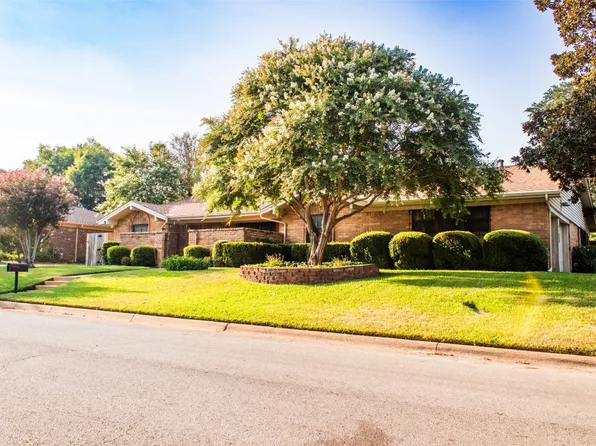 400 Circleview Dr N, Hurst, TX 76054