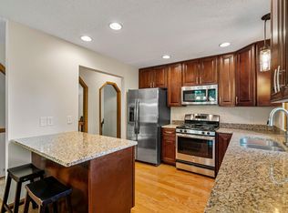 1305 Sycamore Ln N, Plymouth, MN 55441