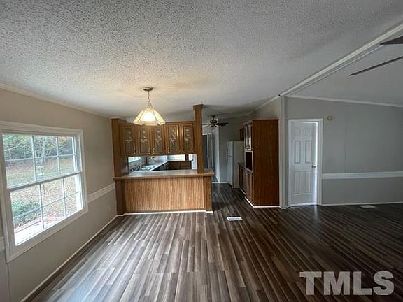 4th image of 201 Krystal Cir