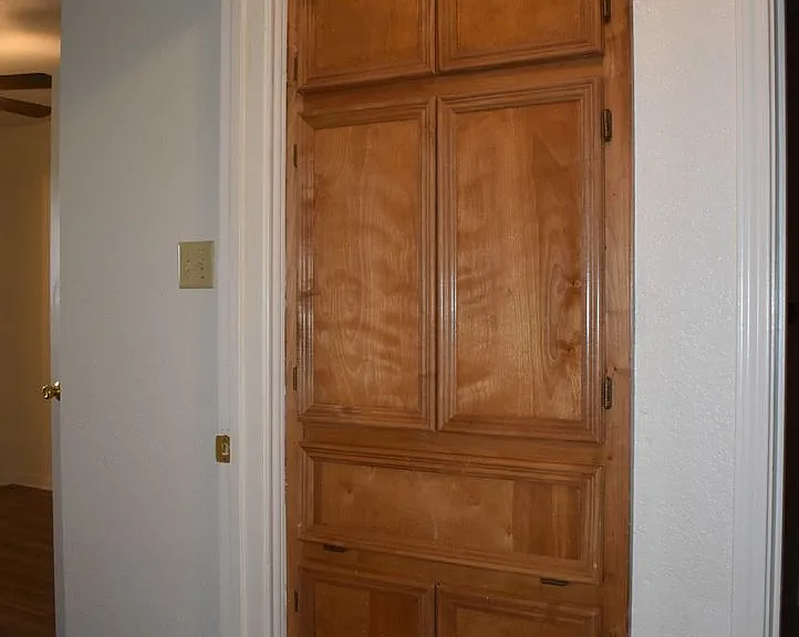 907 Crymes Ln — Photo 14