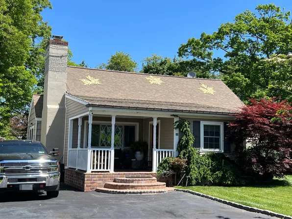 39 E 22nd St, Huntington Station, NY 11746
