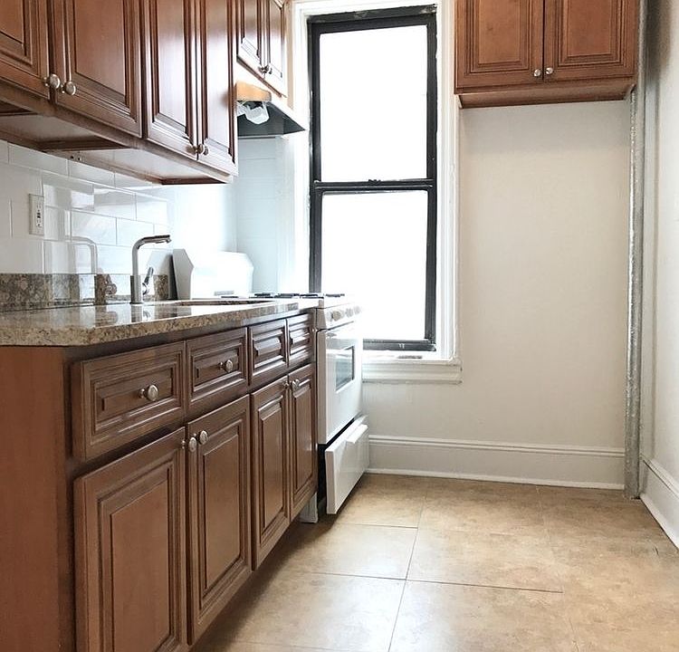 2nd image of 2621 Cortelyou Rd #1