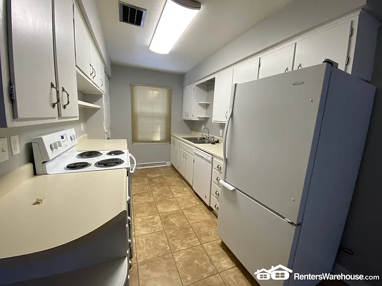 1417 Cummins Pkwy — Photo 7