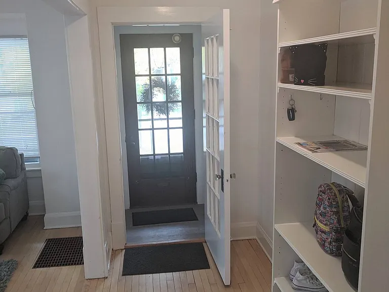 3928 N Farwell Ave — Photo 12