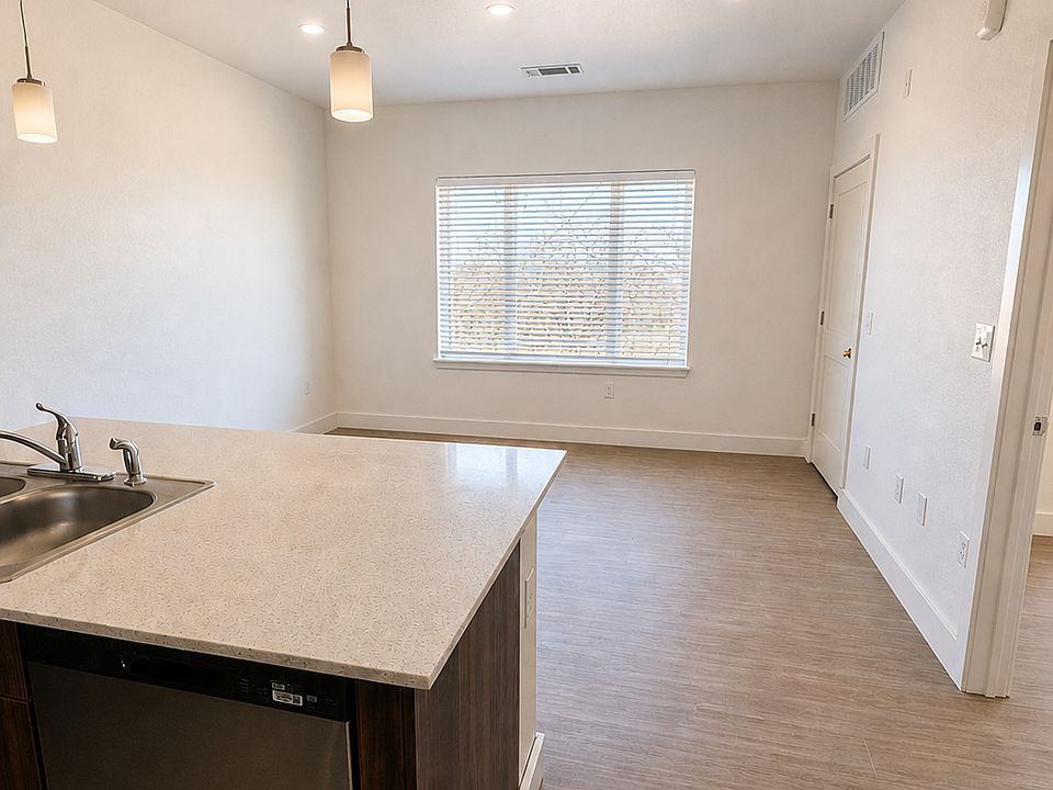 1st image of 580 S Bibb Ave #405