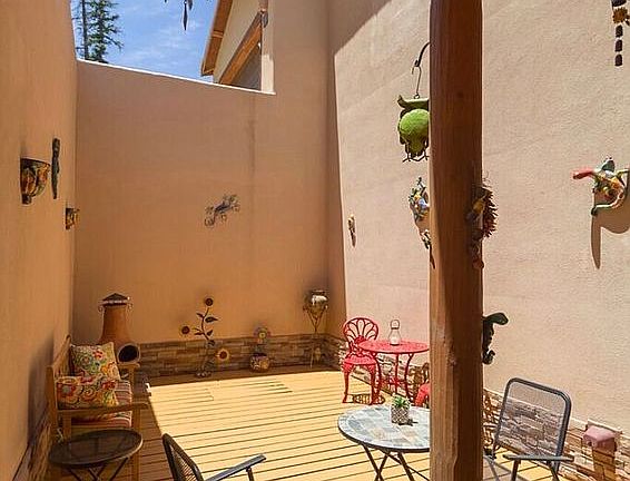 Private courtyard 