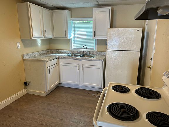 5th image of 3215 Penick 1/2 A St