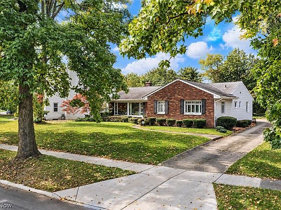 3rd image of 246 Elmdale Ave