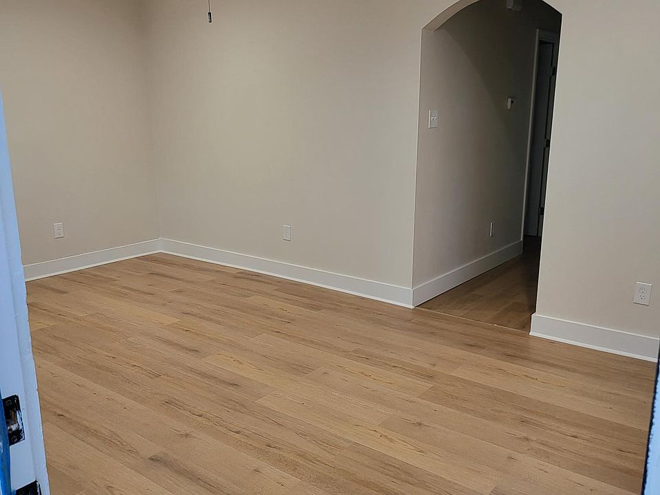 Front Entry to hallway