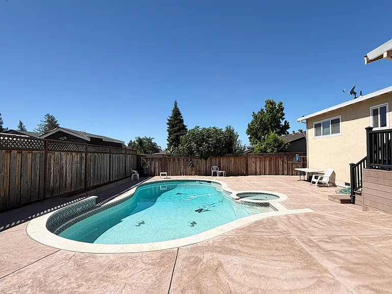 3695 Sanford St — Photo 29