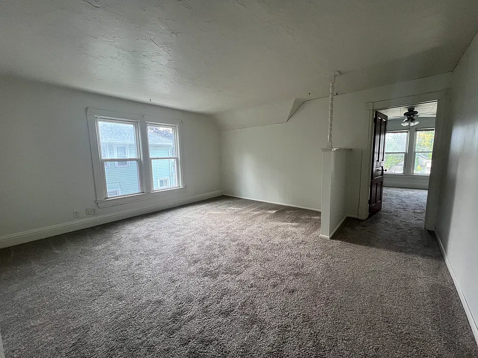 16 E 11th St #2