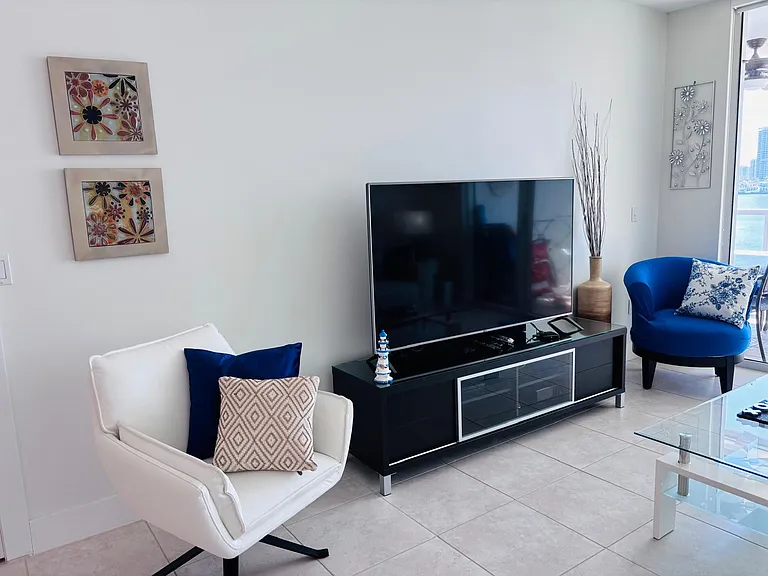18100 N Bay Rd #508 — Photo 36