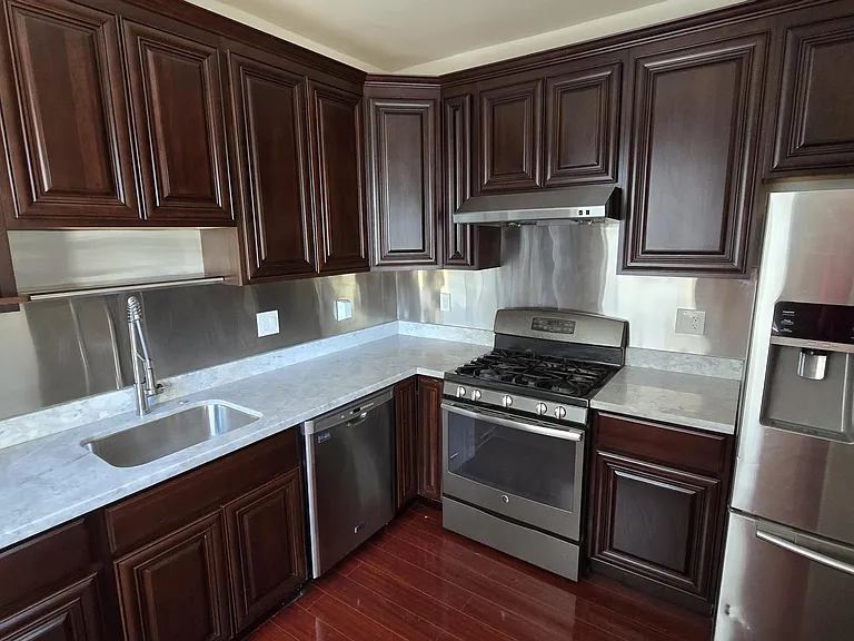 1 bed, 1.0 bath, 680 sqft, $2,195 — Photo 10