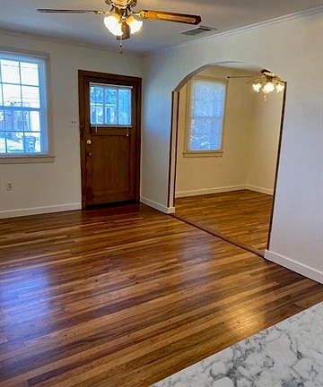 4th image of 320 East Ave