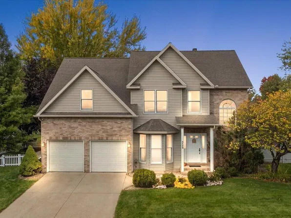 4159 Grandwood Cir, Saint Joseph, MI 49085