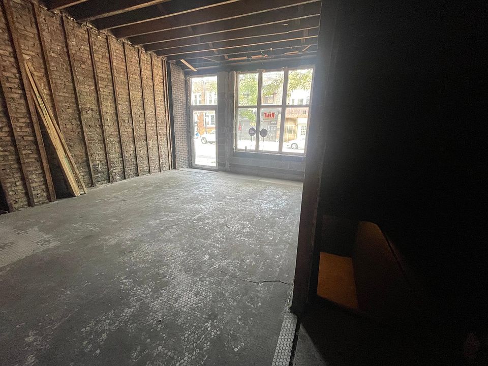 1st room with side entrance to basement level